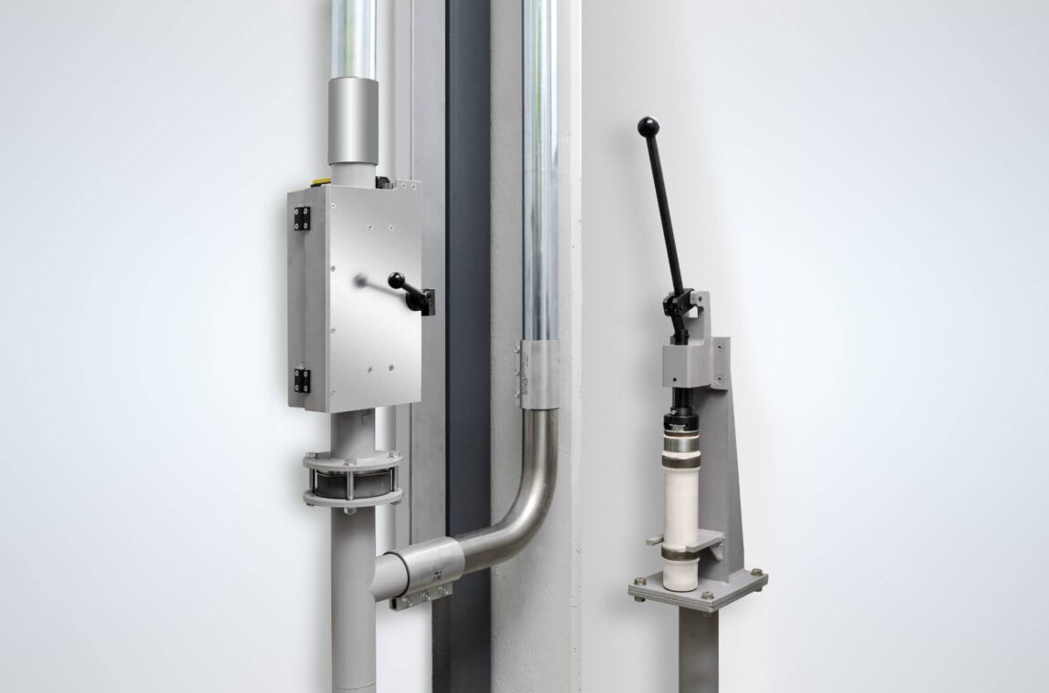 Manual transmitter/receiver station and cover puller as part of a pneumatic tube system