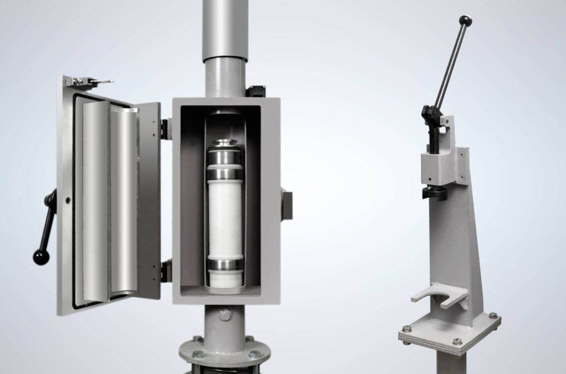 Pneumatic tube system Manual sending/receiving station open with delivery box and optional cover puller